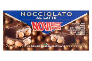 Шоколад Novi молочный с фундуком 130 г, Италия
